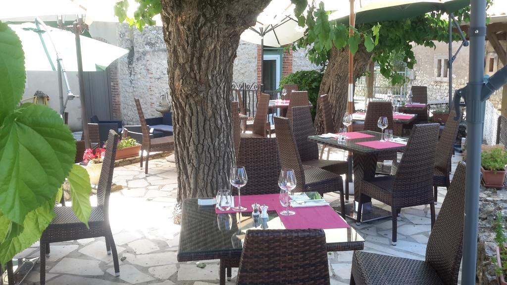 Auberge Le Bistrot De Lussan Lussan  Exteriör bild
